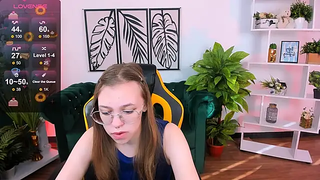 Snapshot of LayriantaVee chatting on 7, 3, 2025 LayriantaVee online show from 7, 3, 2025