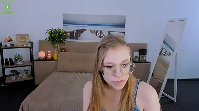 Snapshot of LayriantaVee chatting on 6, 3, 2025 LayriantaVee online show from 6, 3, 2025