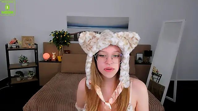 Snapshot of LayriantaVee chatting on 3, 3, 2025 LayriantaVee online show from 3, 3, 2025