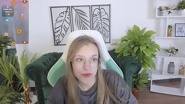 Snapshot of LayriantaVee chatting on 18, 9, 2025 LayriantaVee online show from 18, 9, 2025