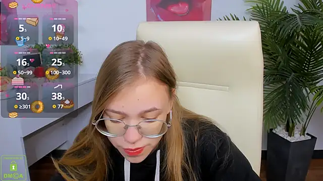 Snapshot of LayriantaVee chatting on 6, 10, 2025 LayriantaVee online show from 6, 10, 2025