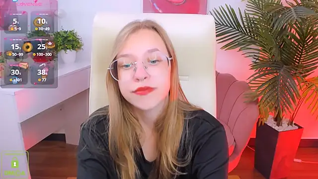 Snapshot of LayriantaVee chatting on 11, 9, 2025 LayriantaVee online show from 11, 9, 2025