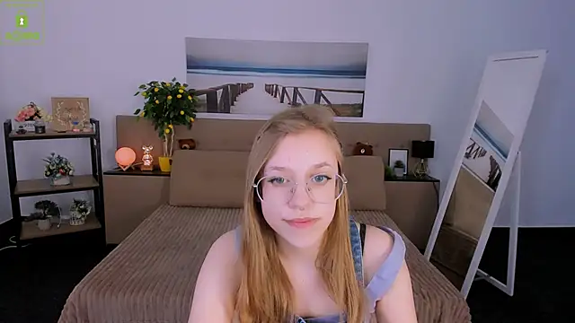 Snapshot of LayriantaVee chatting on 5, 3, 2025 LayriantaVee online show from 5, 3, 2025