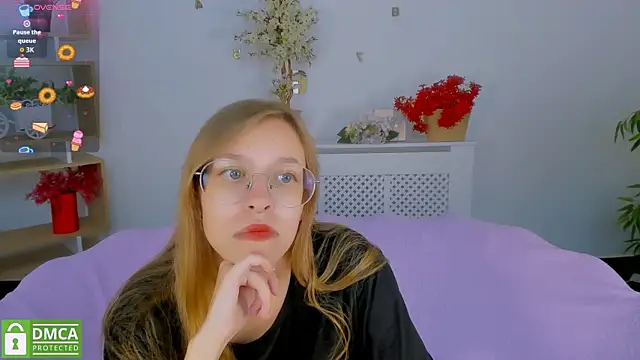 Snapshot of LayriantaVee chatting on 10, 9, 2025 LayriantaVee online show from 10, 9, 2025