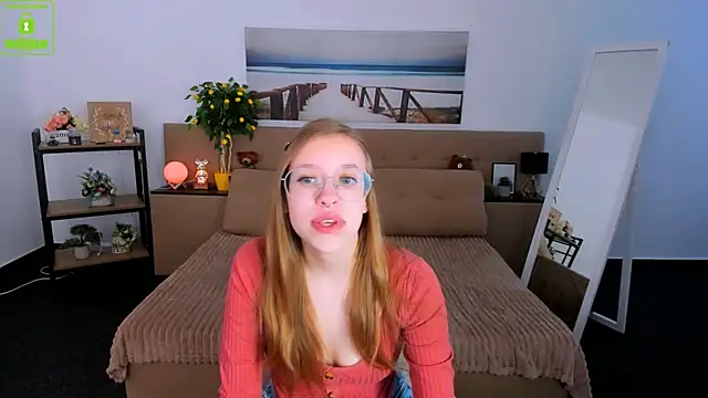 Snapshot of LayriantaVee chatting on 1, 3, 2025 LayriantaVee online show from 1, 3, 2025