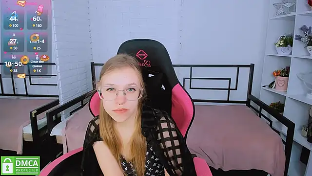 Snapshot of LayriantaVee chatting on 11, 3, 2025 LayriantaVee online show from 11, 3, 2025