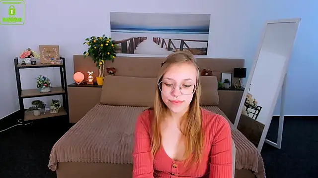 Snapshot of LayriantaVee chatting on 1, 3, 2025 LayriantaVee online show from 1, 3, 2025