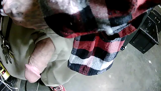 Snapshot of clitstitsandbongrips chatting on 21, 11, 2025 clitstitsandbongrips online show from 21, 11, 2025