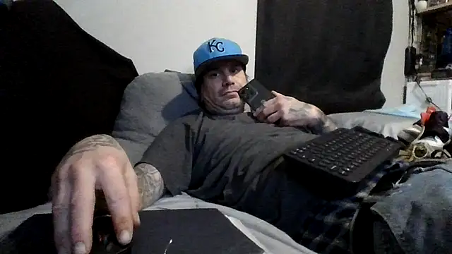 Snapshot of clitstitsandbongrips chatting on 1, 11, 2025 clitstitsandbongrips online show from 1, 11, 2025