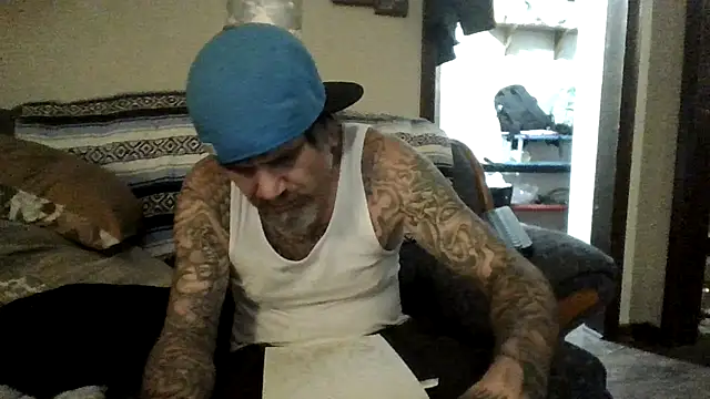 Snapshot of clitstitsandbongrips chatting on 10, 10, 2025 clitstitsandbongrips online show from 10, 10, 2025