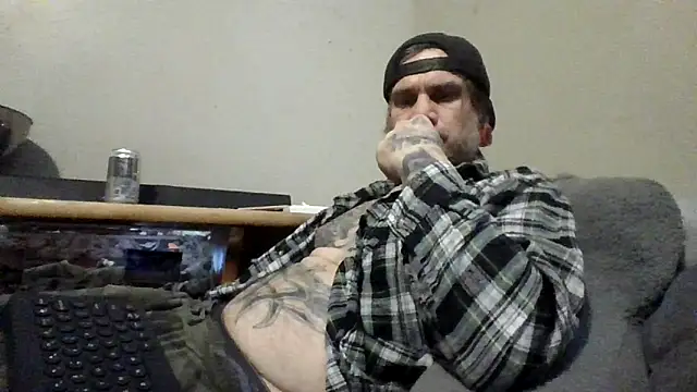 Snapshot of clitstitsandbongrips chatting on 25, 11, 2025 clitstitsandbongrips online show from 25, 11, 2025