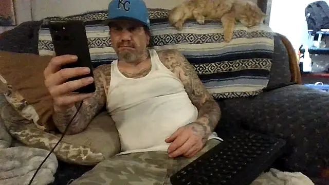 Snapshot of clitstitsandbongrips chatting on 10, 10, 2025 clitstitsandbongrips online show from 10, 10, 2025