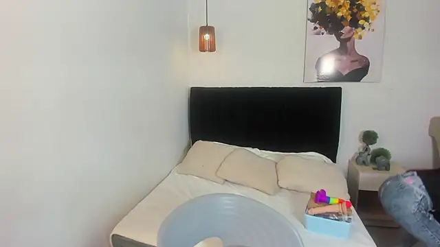 Scarlett  bell online show from 22, 10, 2025