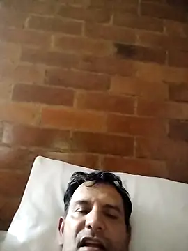 Snapshot of RogueTraveler chatting on 3, 3, 2026 RogueTraveler online show from 3, 3, 2026