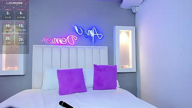 HannaPaola online show from 1, 3, 2025