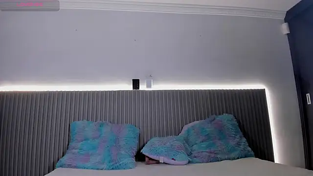 valentina lux online show from 6, 1, 2026