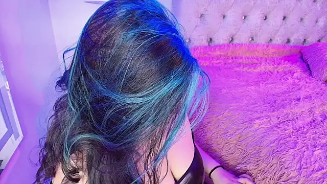 Salem skyler  online show from 18, 10, 2025