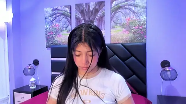 Snapshot of KimberlyVillaLobos chatting on 18, 11, 2025 KimberlyVillaLobos online show from 18, 11, 2025