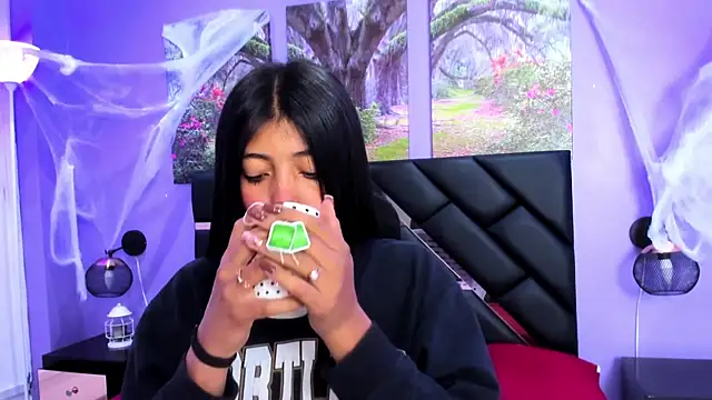 Snapshot of KimberlyVillaLobos chatting on 5, 11, 2025 KimberlyVillaLobos online show from 5, 11, 2025