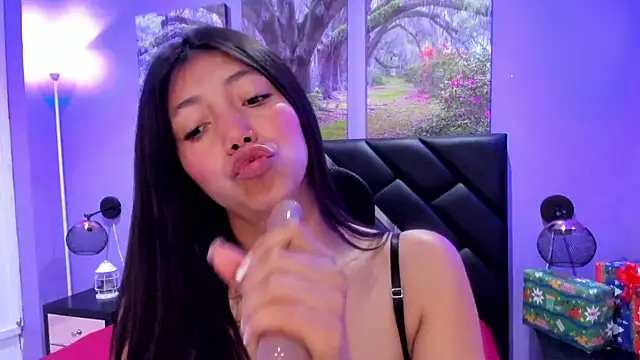 KimberlyVillaLobos online show from 17, 12, 2025