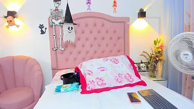 Snapshot of JulieeHabubu chatting on 25, 10, 2025 JulieeHabubu online show from 25, 10, 2025