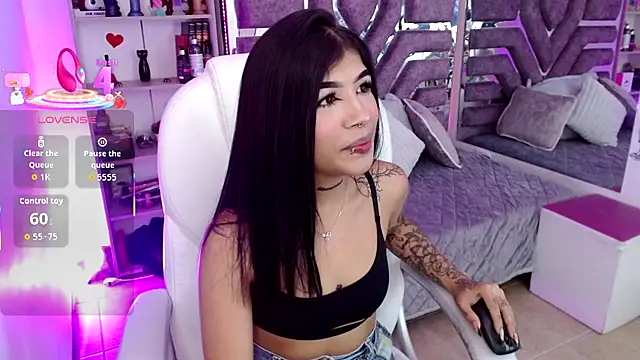 AliceWalker 11 online show from 9, 11, 2025