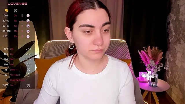 Snapshot of hannacheekss_ chatting on 19, 2, 2026 hannacheekss online show from 19, 2, 2026