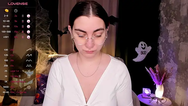 hannacheekss  online show from 3, 11, 2025