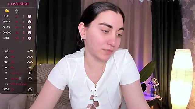 hannacheekss  online show from 5, 3, 2025