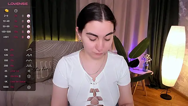 hannacheekss  online show from 5, 3, 2025