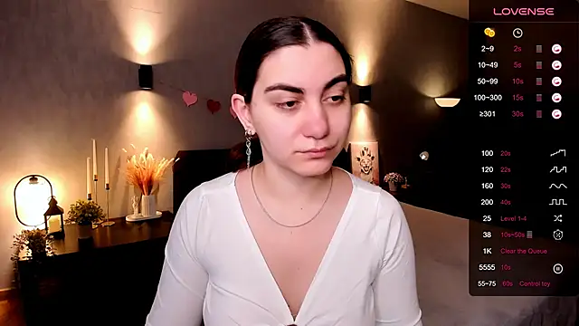 hannacheekss  online show from 4, 11, 2025