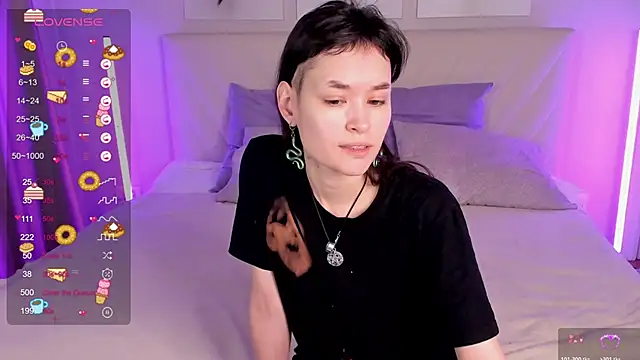 Emily Strikeee online show from 20, 11, 2025