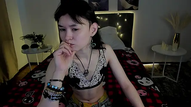 Emily Strikeee online show from 24, 4, 2026