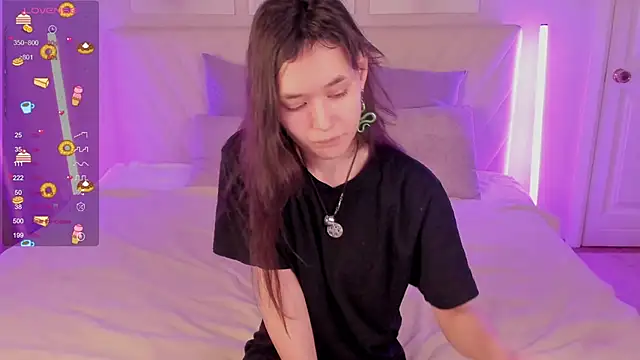 Emily Strikeee online show from 28, 11, 2025