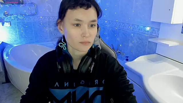 Emily Strikeee online show from 5, 10, 2025