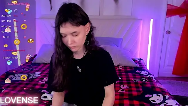 Emily Strikeee online show from 6, 2, 2026