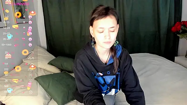 Emily Strikeee online show from 28, 9, 2025