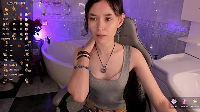 Emily Strikeee online show from 12, 11, 2025