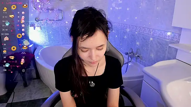 Emily Strikeee online show from 9, 10, 2025