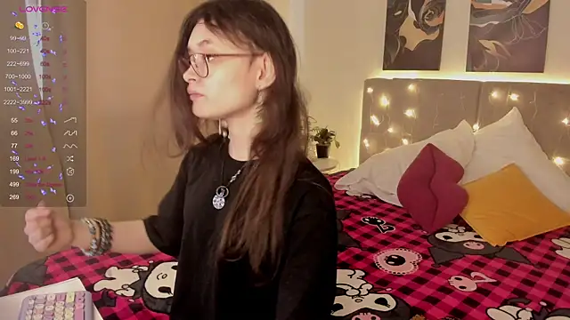 Emily Strikeee online show from 1, 4, 2026