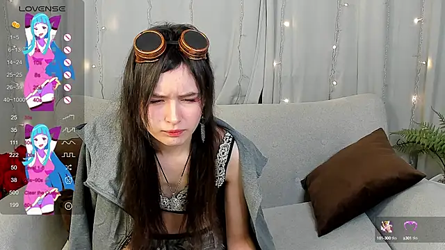 Emily Strikeee online show from 17, 3, 2025