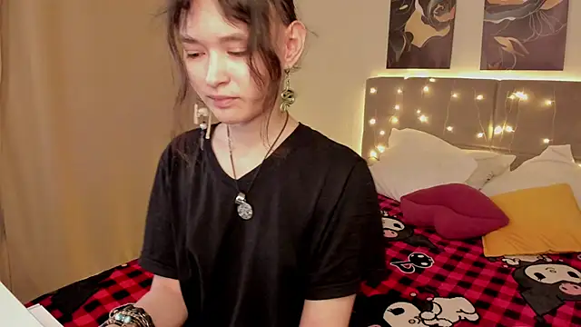 Emily Strikeee online show from 6, 5, 2026