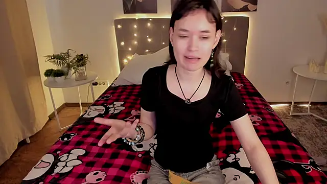 Emily Strikeee online show from 27, 4, 2026