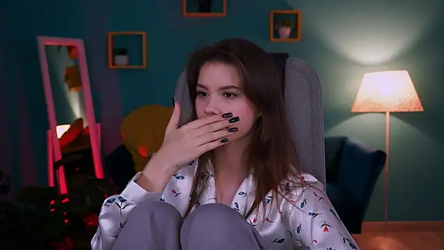 EvaThopson online show from 28, 1, 2025