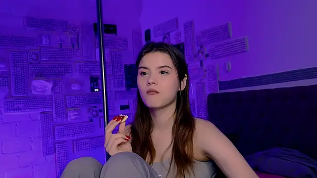 EvaThopson online show from 6, 2, 2025