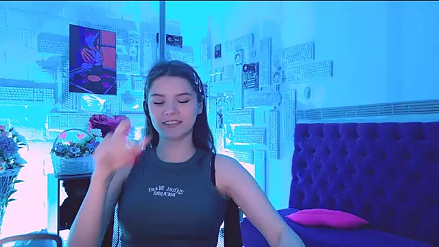 EvaThopson online show from 28, 2, 2025