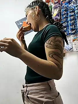 Snapshot of Tefannyy_ chatting on 16, 2, 2026 Tefannyy online show from 16, 2, 2026