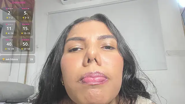 mia  fernandez online show from 24, 11, 2025