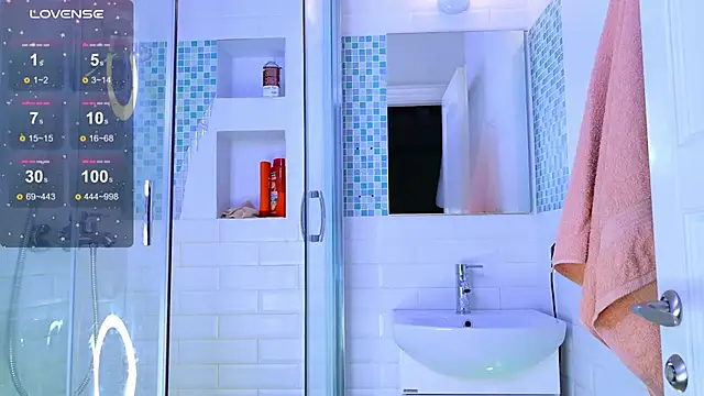 lylylovesyou online show from 19, 12, 2025