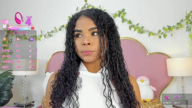 NahiaraReina online show from 6, 10, 2025